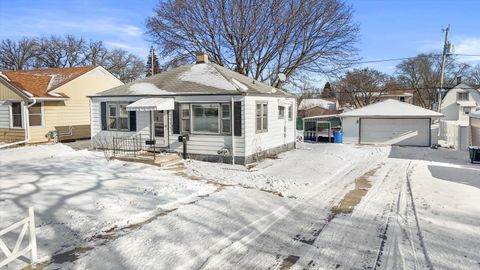 Photo of 820 S 91st St, West Allis, WI 53214 (MLS # 1948676)