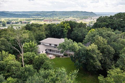 Photo of 3031 Wild Rose Ln, Onalaska, WI 54650 (MLS # 1955995)