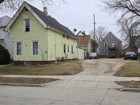 Photo of 2459 N Richards St, Milwaukee, WI 53212 (MLS # 1912077)