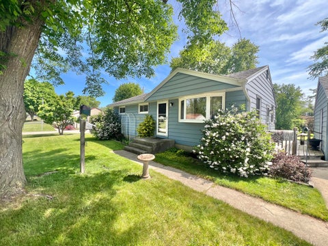 Photo of 8802 S 79th St, Franklin, WI 53132 (MLS # 1962487)