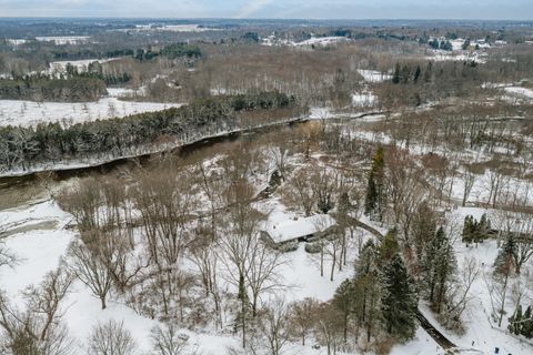 Photo of 707 Kimberly Ct, Grafton, WI 53024 (MLS # 1948005)