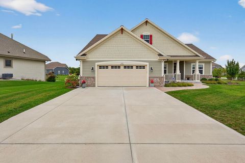Photo of N88W18601 Duke St, Menomonee Falls, WI 53051 (MLS # 1947734)
