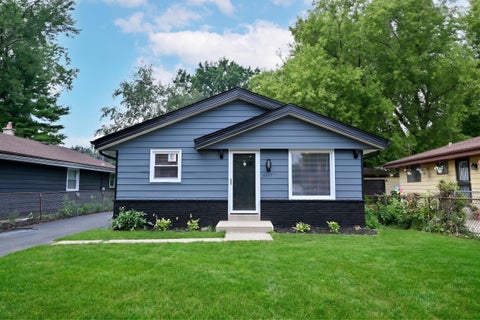 Photo of 6657 N 53rd St, Milwaukee, WI 53223 (MLS # 1976476)