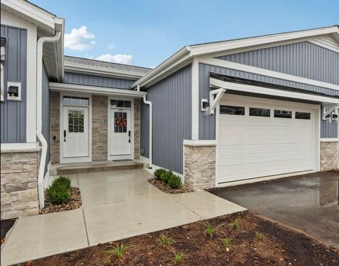 Photo of 405 Falcon Ridge Dr, Burlington, WI 53105 (MLS # 1959449)