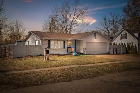 Photo of 306 Pine St, Pepin, WI 54759 (MLS # 1956050)