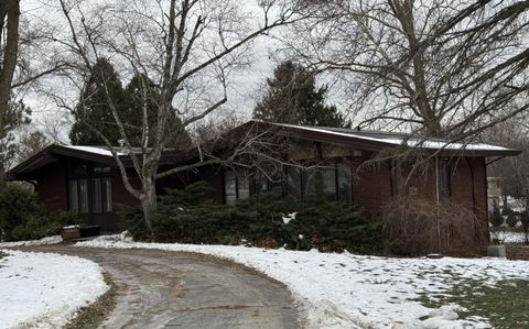 Photo of 3705 Crestview Cir, Brookfield, WI 53005 (MLS # 1945801)