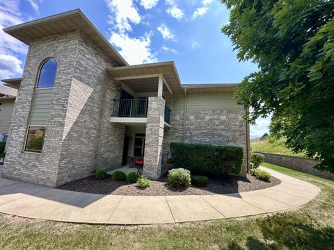 Photo of 470 N Silverbrook Dr, West Bend, WI 53090 (MLS # 1972893)