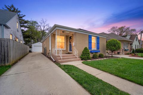 Photo of 2814 LaSalle St, Racine, WI 53402 (MLS # 1965028)
