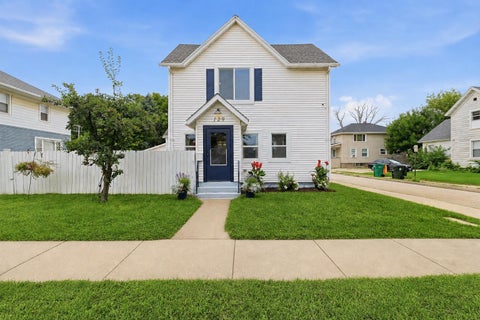 Photo of 129 W Scott St, Fond Du Lac, WI 54935 (MLS # 1976315)