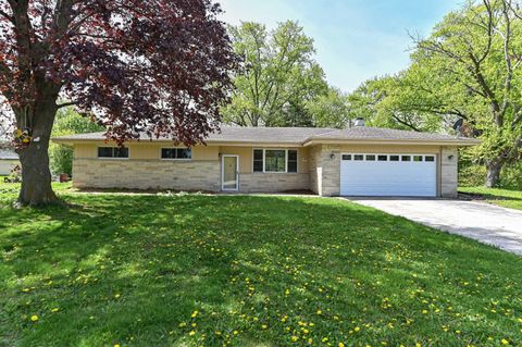 Photo of N79W15709 Charles Ct, Menomonee Falls, WI 53051 (MLS # 1962276)