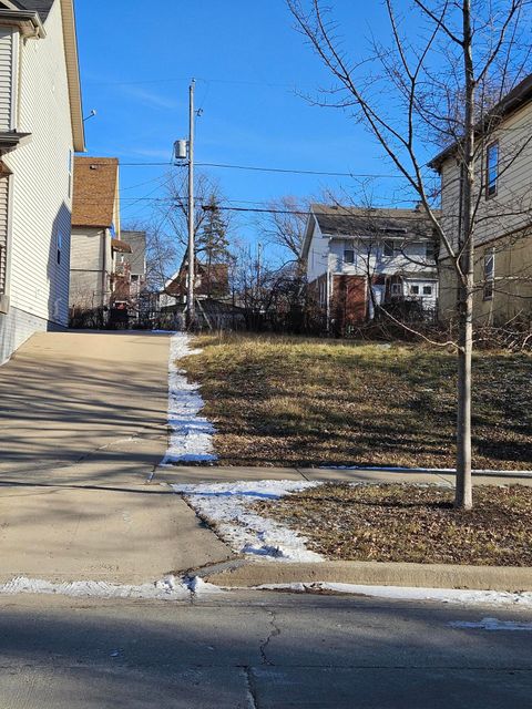 Photo of 2566 N Palmer St, Milwaukee, WI 53212 (MLS # 1903629)