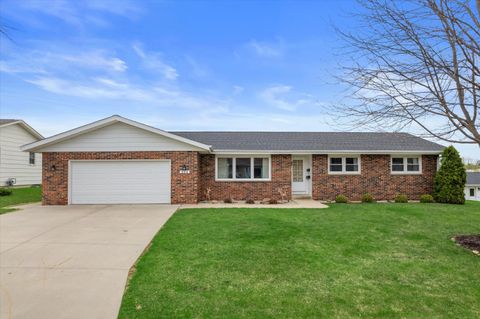 Photo of 864 Mayer Ln, Mayville, WI 53050 (MLS # 1958131)