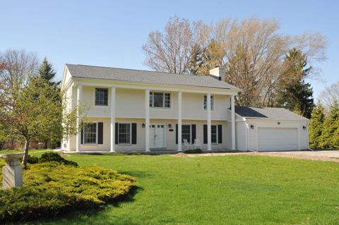 Photo of 15200 Briaridge Ct, Elm Grove, WI 53122 (MLS # 1960419)