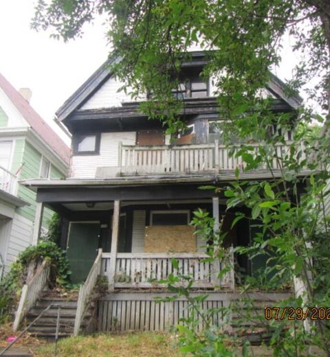 Photo of 2324 W Clarke St, Milwaukee, WI 53206 (MLS # 1957574)