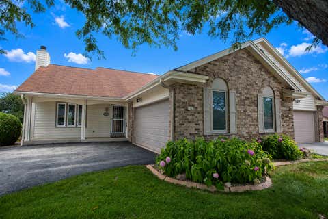 Photo of 5360 S Cambridge Ln, Greenfield, WI 53221 (MLS # 1977001)