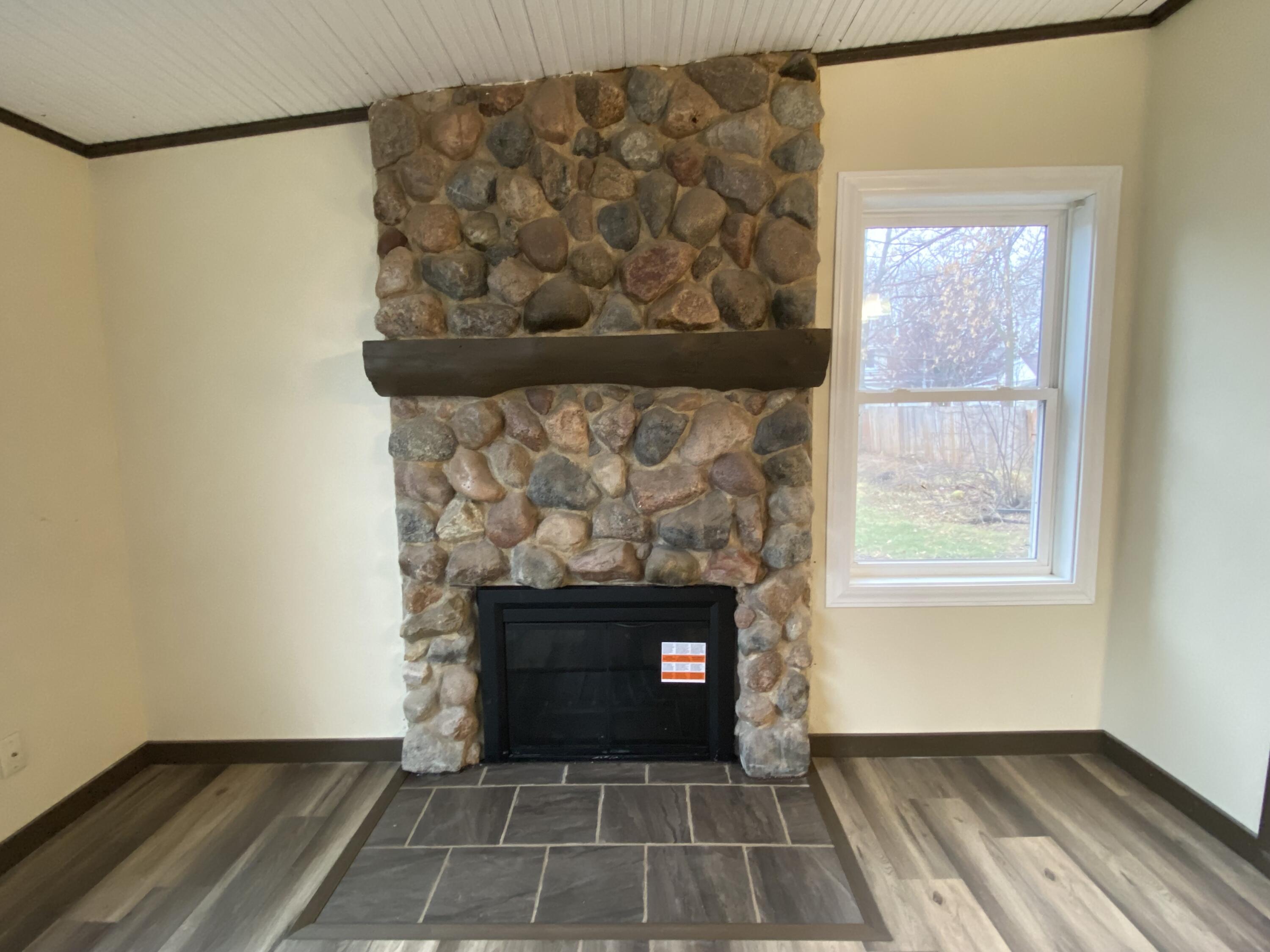 Oshkosh, Wisconsin 54901, United States, 3 Bedrooms Bedrooms, ,3 BathroomsBathrooms,Residential,Active,24812