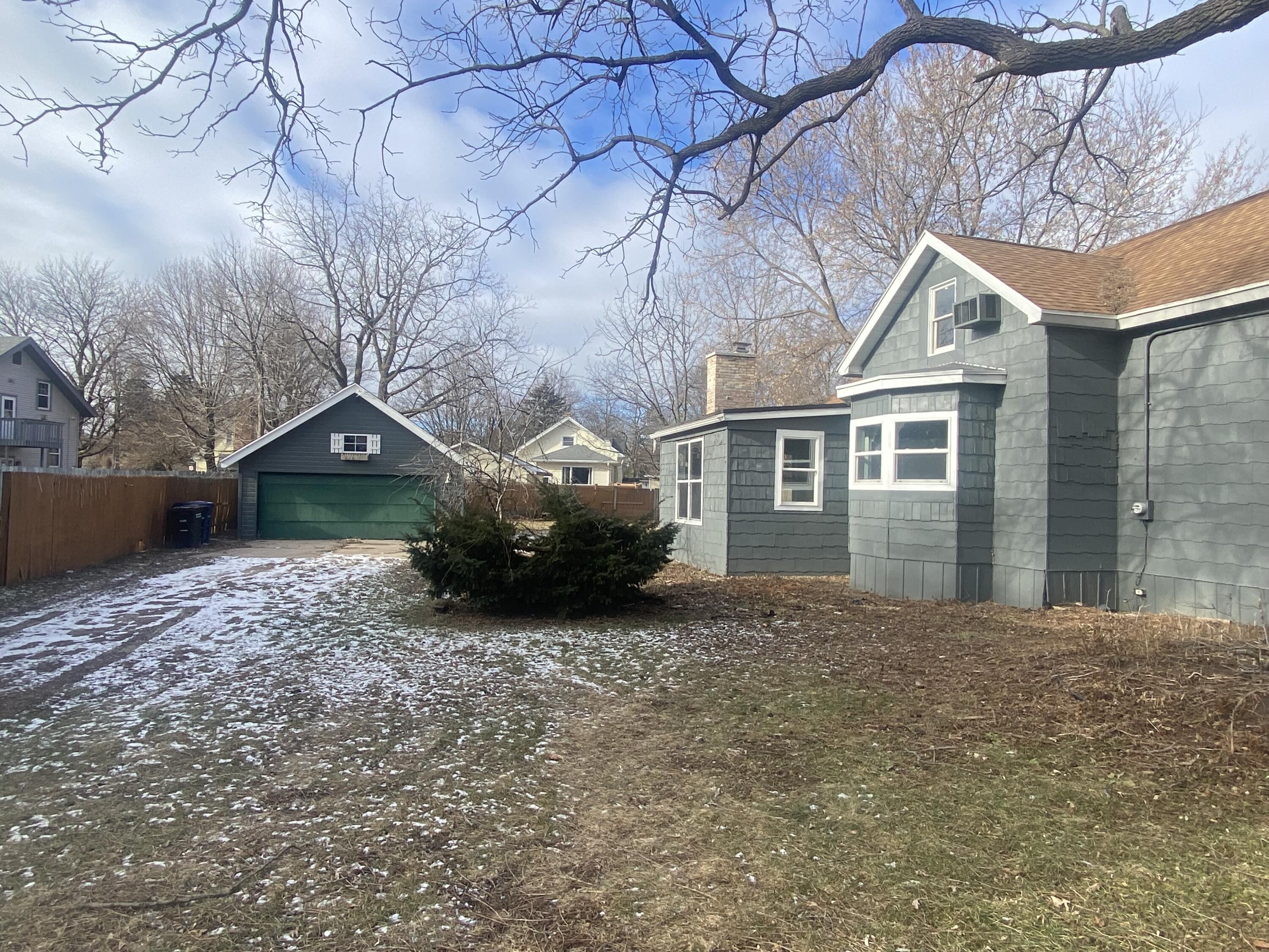 Oshkosh, Wisconsin 54901, United States, 3 Bedrooms Bedrooms, ,3 BathroomsBathrooms,Residential,Active,24812