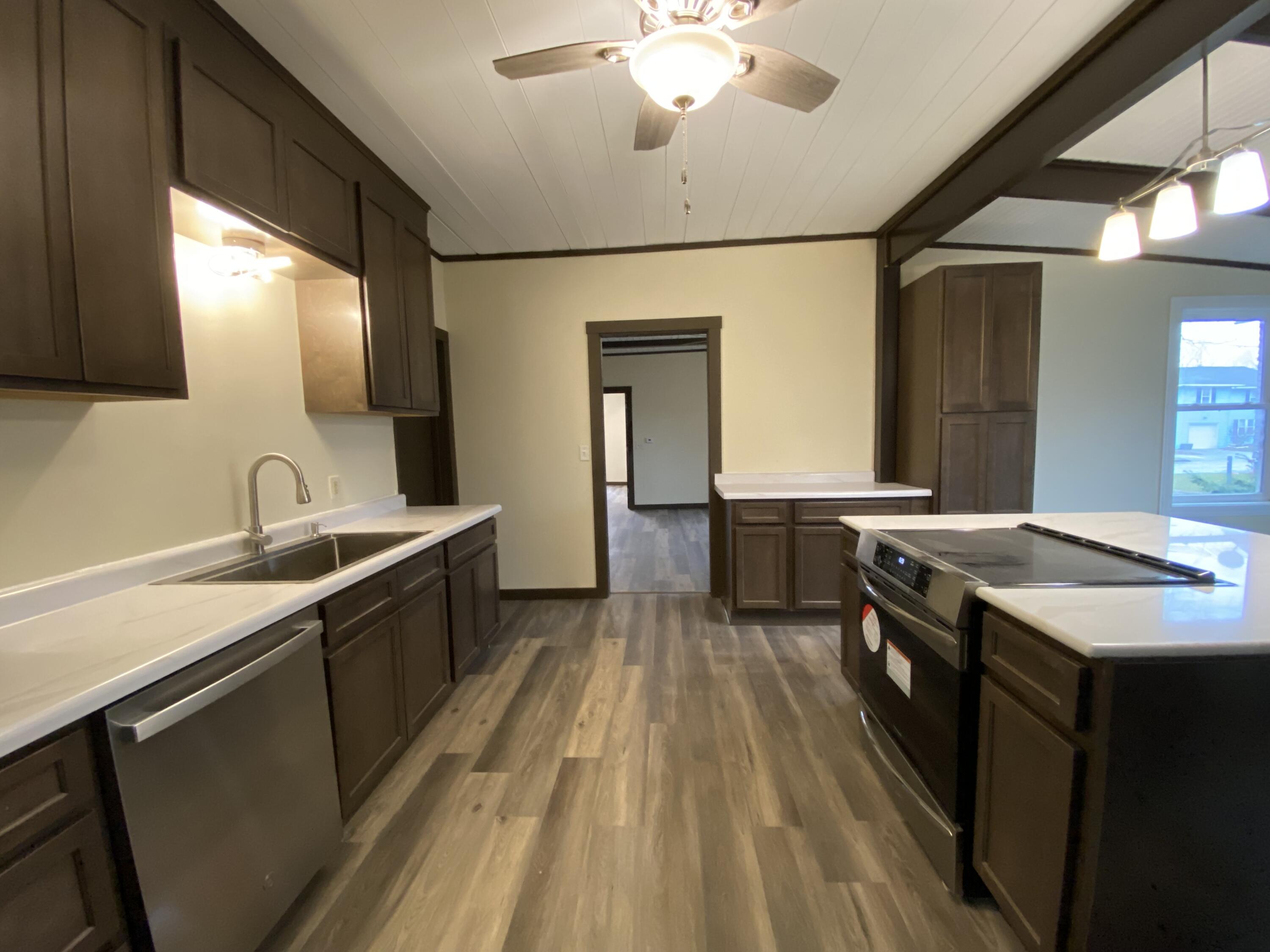 Oshkosh, Wisconsin 54901, United States, 3 Bedrooms Bedrooms, ,3 BathroomsBathrooms,Residential,Active,24812