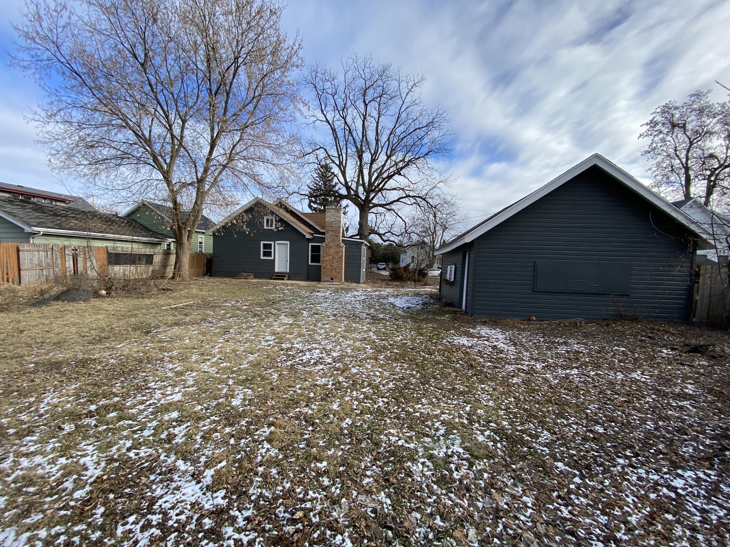 Oshkosh, Wisconsin 54901, United States, 3 Bedrooms Bedrooms, ,3 BathroomsBathrooms,Residential,Active,24812