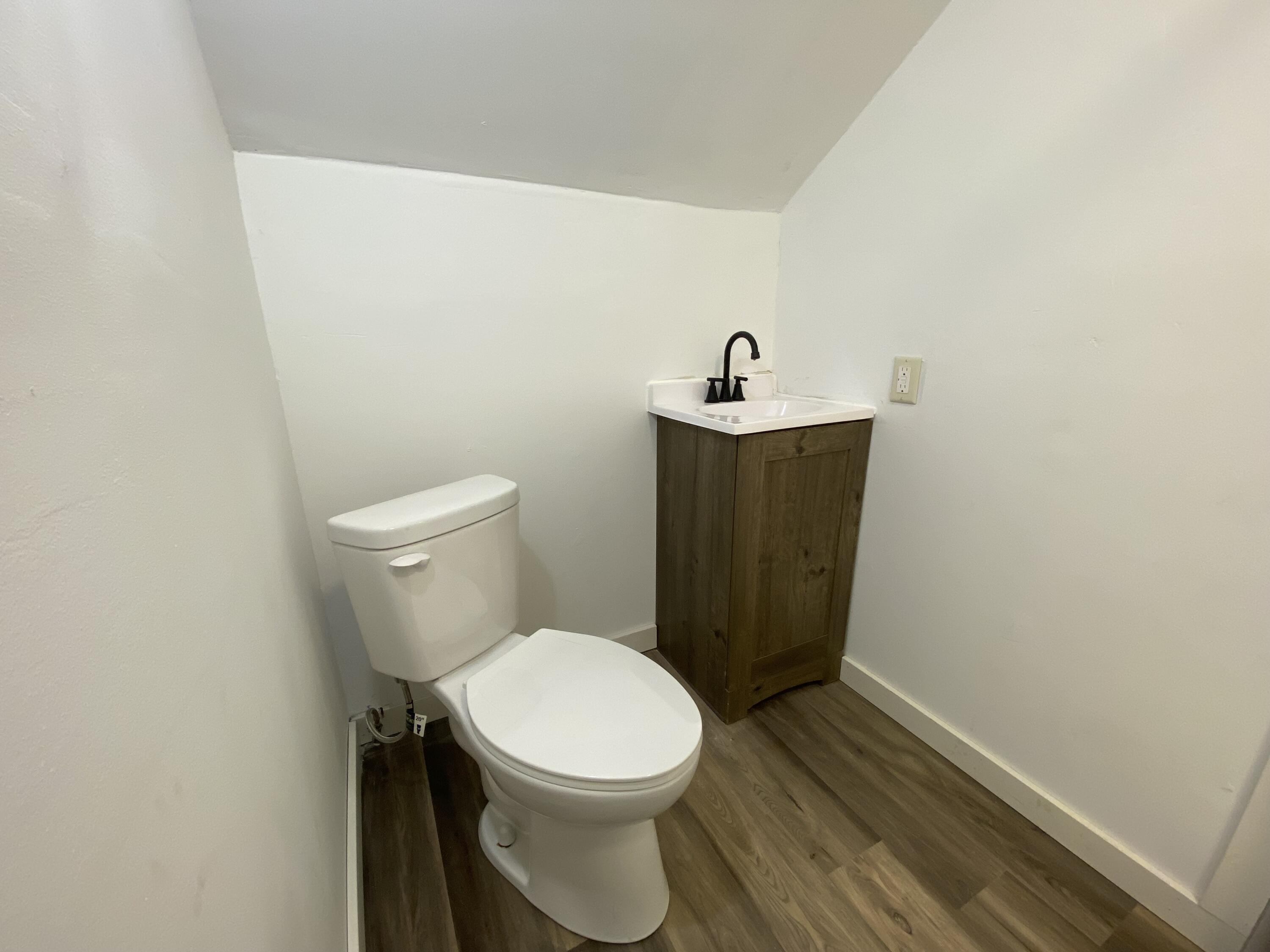 Oshkosh, Wisconsin 54901, United States, 3 Bedrooms Bedrooms, ,3 BathroomsBathrooms,Residential,Active,24812