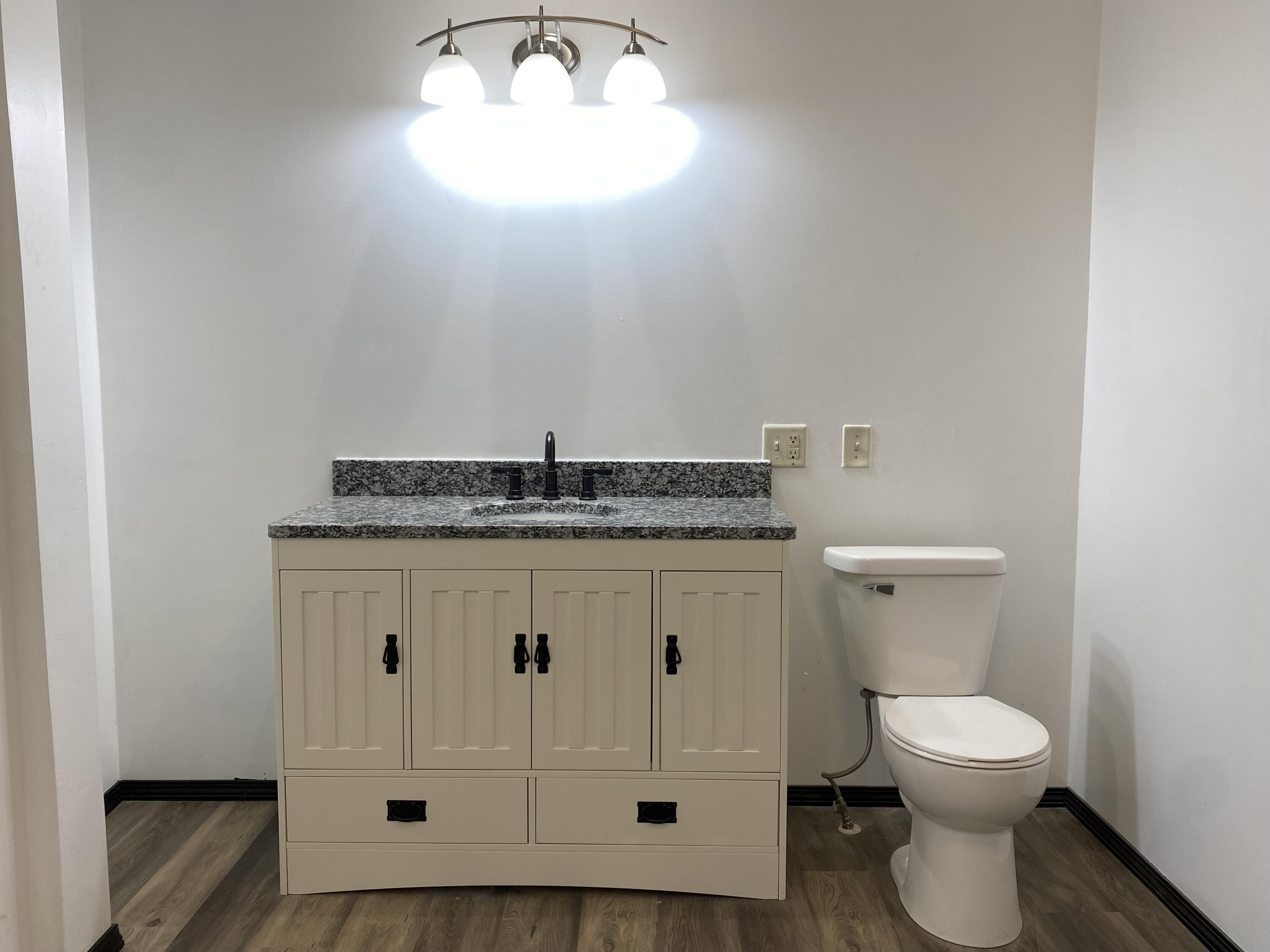 Oshkosh, Wisconsin 54901, United States, 3 Bedrooms Bedrooms, ,3 BathroomsBathrooms,Residential,Active,24812