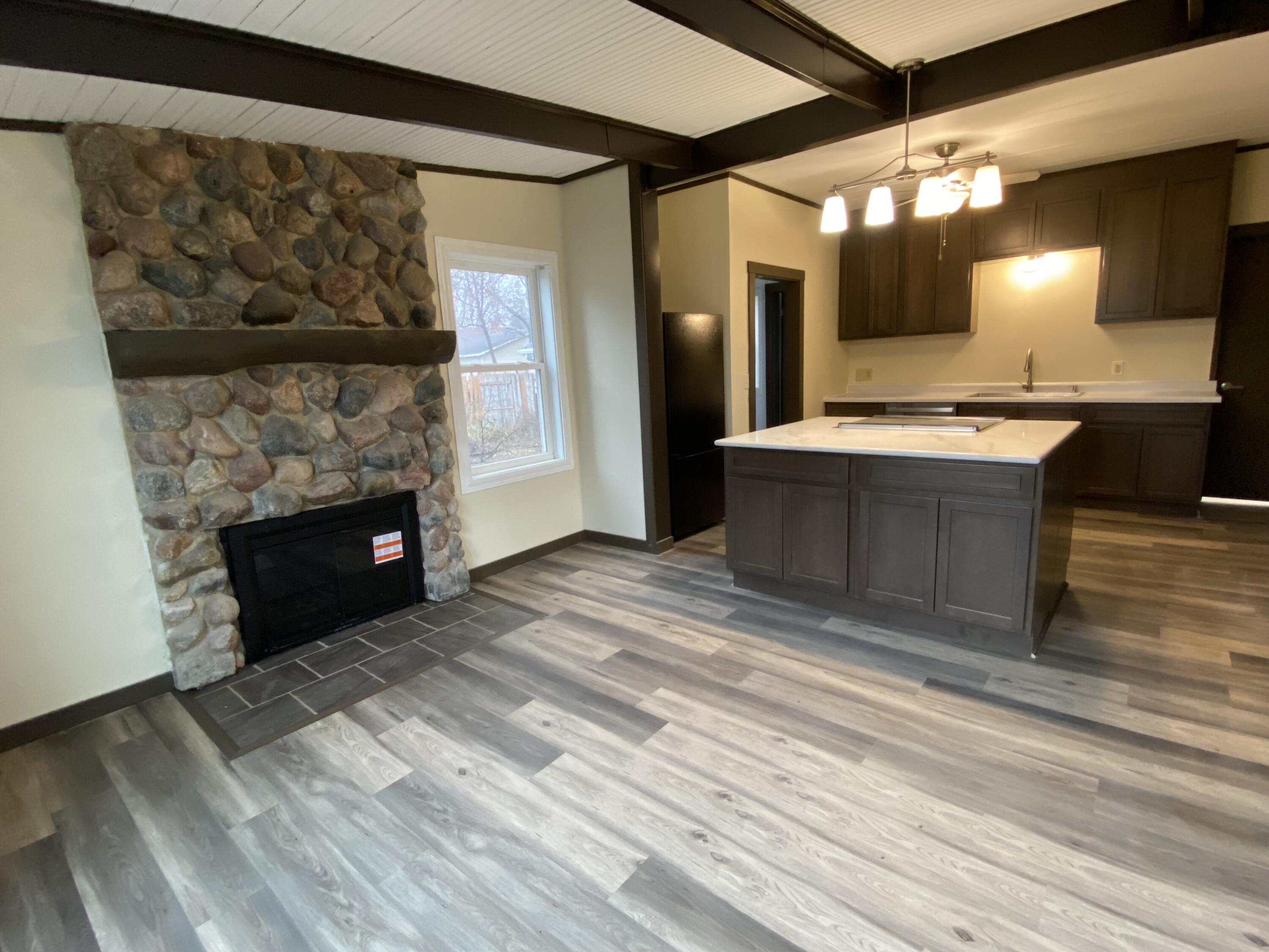 Oshkosh, Wisconsin 54901, United States, 3 Bedrooms Bedrooms, ,3 BathroomsBathrooms,Residential,Active,24812