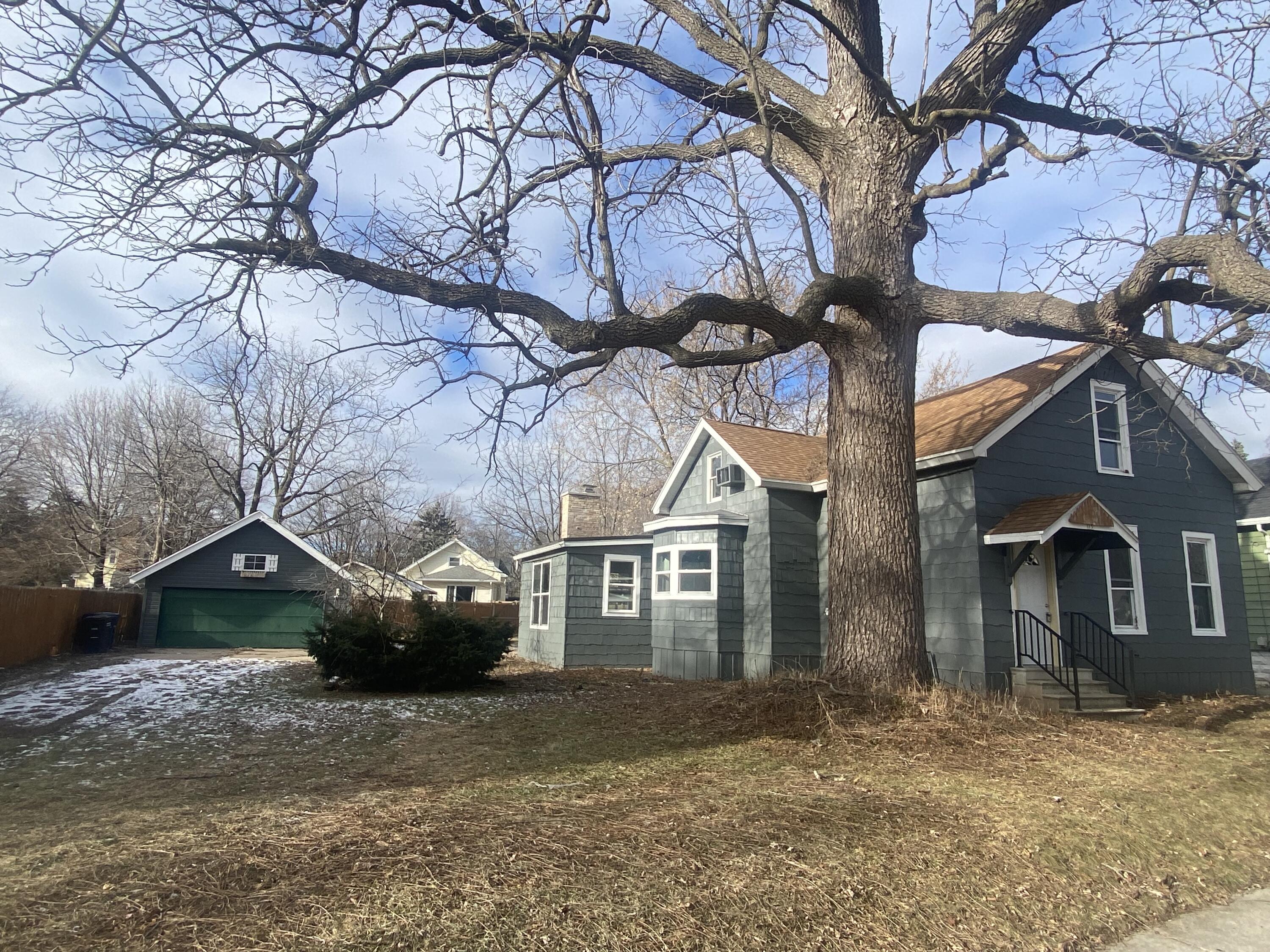 Oshkosh, Wisconsin 54901, United States, 3 Bedrooms Bedrooms, ,3 BathroomsBathrooms,Residential,Active,24812