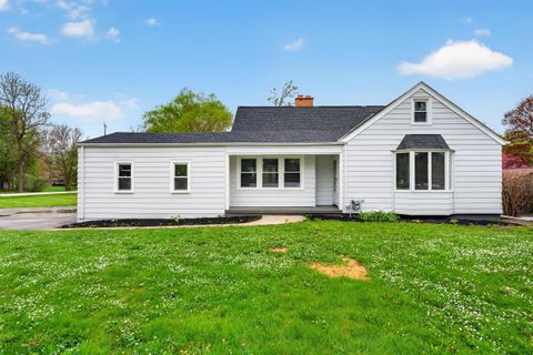 Photo of 305 Leanore Ln, Brookfield, WI 53005 (MLS # 1960351)