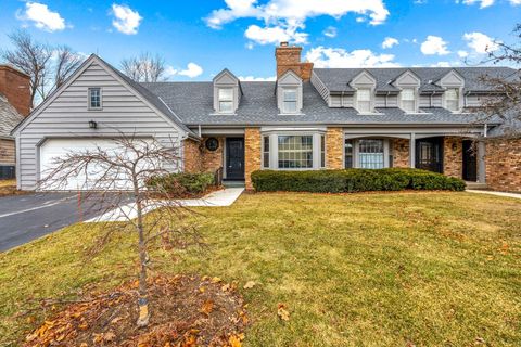 Photo of 938 W Shaker Cir, Mequon, WI 53092 (MLS # 1903467)