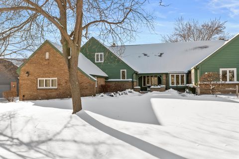 Photo of 12325 N Golf Dr, Mequon, WI 53092 (MLS # 1907012)