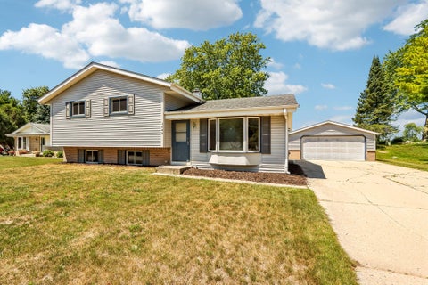 Photo of 1049 S Glencrest Ct, Saukville, WI 53080 (MLS # 1971700)