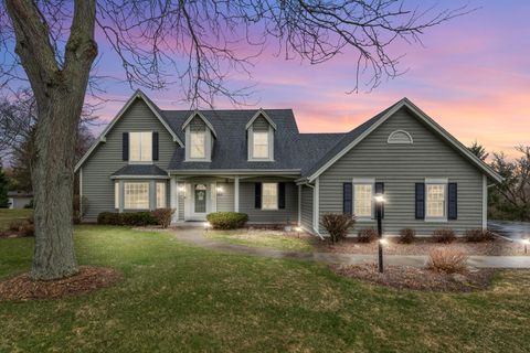 Photo of 1925 Field Cliffe Dr, Richfield, WI 53076 (MLS # 1955791)