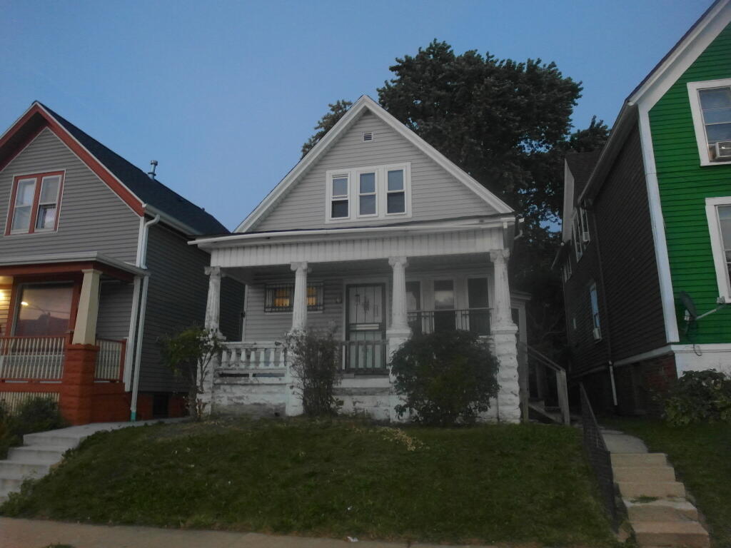Milwaukee, Wisconsin 53215, United States, 3 Bedrooms Bedrooms, ,2 BathroomsBathrooms,Residential,Active,208746
