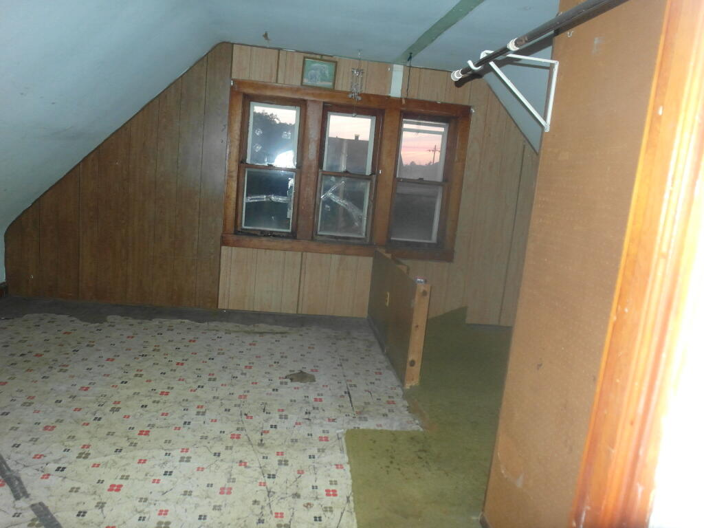 Milwaukee, Wisconsin 53215, United States, 3 Bedrooms Bedrooms, ,2 BathroomsBathrooms,Residential,Active,208746