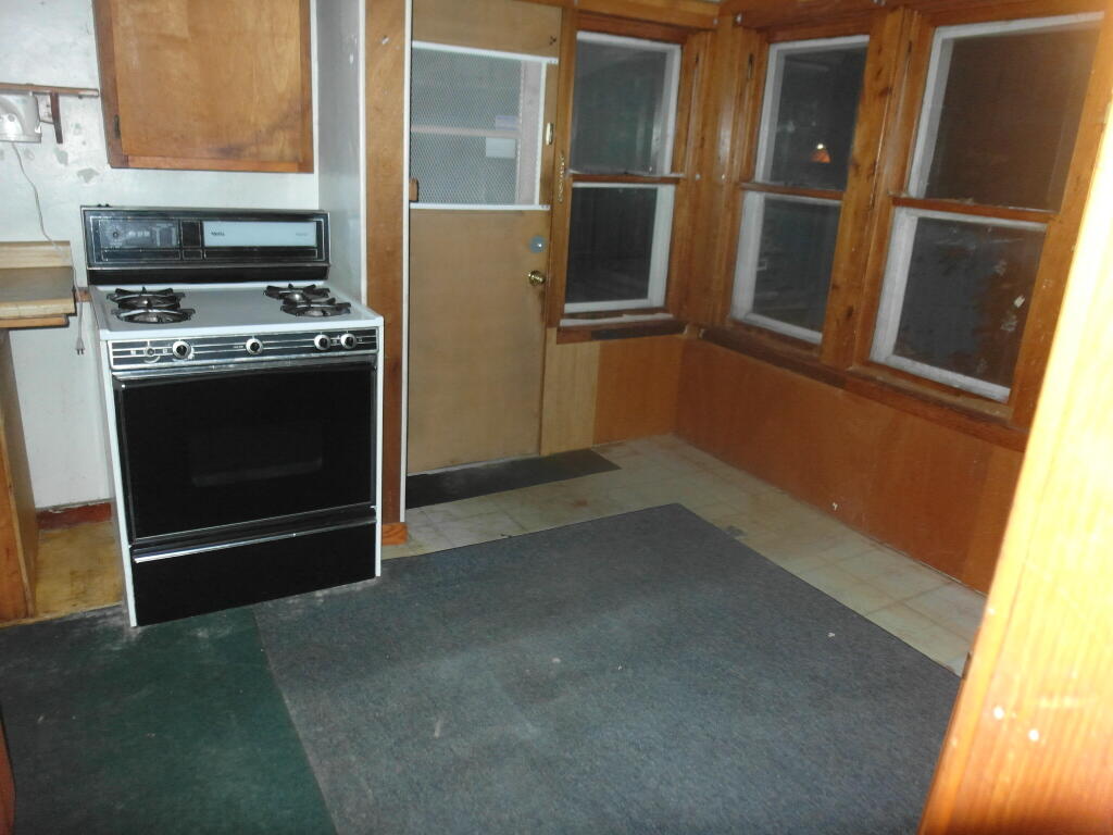 Milwaukee, Wisconsin 53215, United States, 3 Bedrooms Bedrooms, ,2 BathroomsBathrooms,Residential,Active,208746