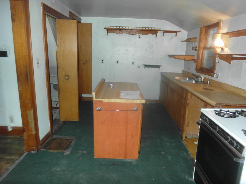 Milwaukee, Wisconsin 53215, United States, 3 Bedrooms Bedrooms, ,2 BathroomsBathrooms,Residential,Active,208746
