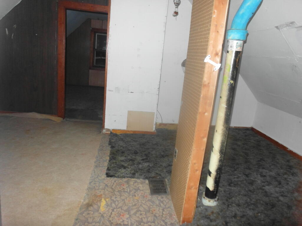 Milwaukee, Wisconsin 53215, United States, 3 Bedrooms Bedrooms, ,2 BathroomsBathrooms,Residential,Active,208746