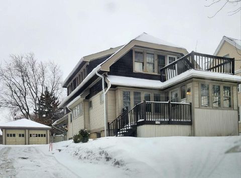 Photo of 5915 W Park Hill Ave, Milwaukee, WI 53213 (MLS # 1950171)