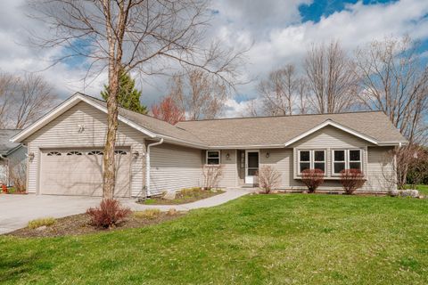 Photo of 10500 S Jessica Dr, Oak Creek, WI 53154 (MLS # 1956799)