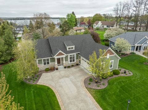 Photo of N25W27286 Fairmount Ct, Pewaukee, WI 53072 (MLS # 1960162)