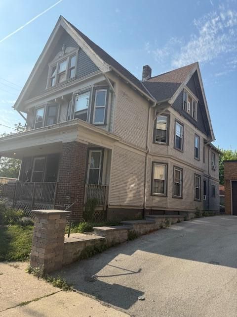 Photo of 518 E Lloyd St, Milwaukee, WI 53212 (MLS # 1929146)