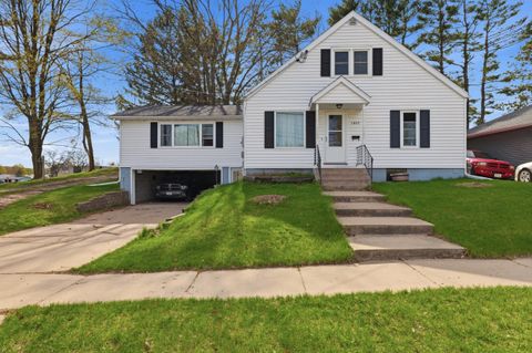 Photo of 1003 N Main St, Marion, WI 54950 (MLS # 1960460)