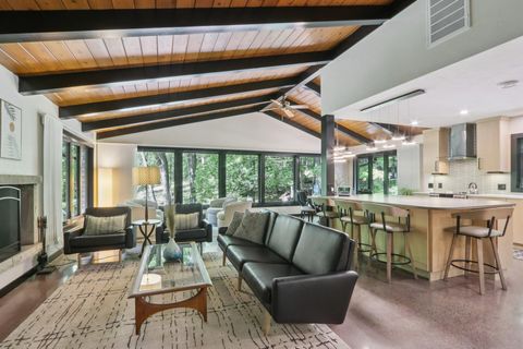 Photo of 1265 Valley Ridge Dr, Brookfield, WI 53005 (MLS # 1919858)