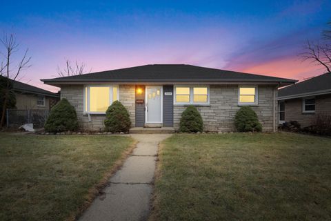 Photo of 3309 E Lunham Ave, Cudahy, WI 53110 (MLS # 1953554)