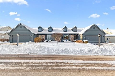 Photo of W179N9885 Riversbend Cir E, Germantown, WI 53022 (MLS # 1947436)