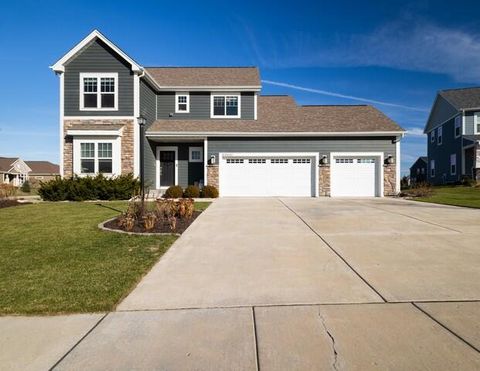 Photo of W198N5020 Hickory St, Menomonee Falls, WI 53051 (MLS # 1942961)