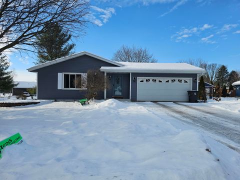 Photo of 41 N 5th St, Evansville, WI 53536 (MLS # 1946105)