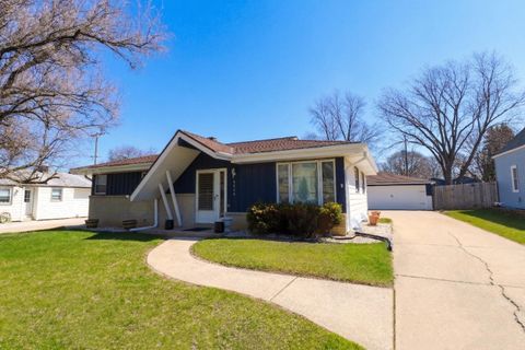 Photo of 5228 S 9th St, Milwaukee, WI 53221 (MLS # 1957430)