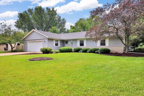 Photo of 3827 W Minnesota Ave, Franklin, WI 53132 (MLS # 1928209)