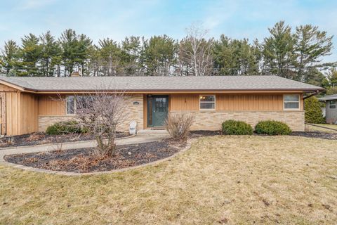 Photo of 818 Huron Ave, Oostburg, WI 53070 (MLS # 1954089)